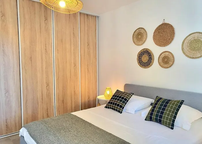 T2 Renove Jardin Et Parking *